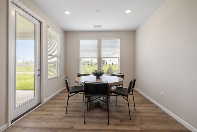 3214 Lincoln Prairie Blvd, Aurora, IL 60503 - dining space featuring light wood-type flooring, baseboards, and recessed lighting