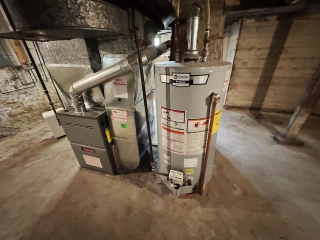 1306 E 4th St, Sterling, IL 61081 - utility room featuring gas water heater
