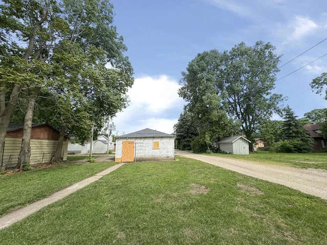 1306 E 4th St, Sterling, IL 61081 - view of green lawn