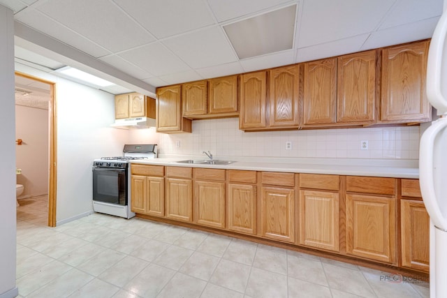 1927 Oaktree Trl, Lake Villa, IL 60046 - kitchen with white appliances, under cabinet range hood, a sink, light countertops, and backsplash