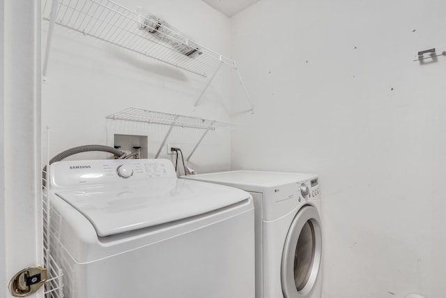 743 Sycamore Ct, Lindenhurst, IL 60046 - laundry room with washing machine and clothes dryer