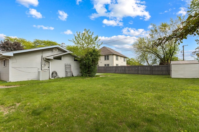 1850 Pierce Rd, Hoffman Estates, IL 60169 - view of yard featuring central AC