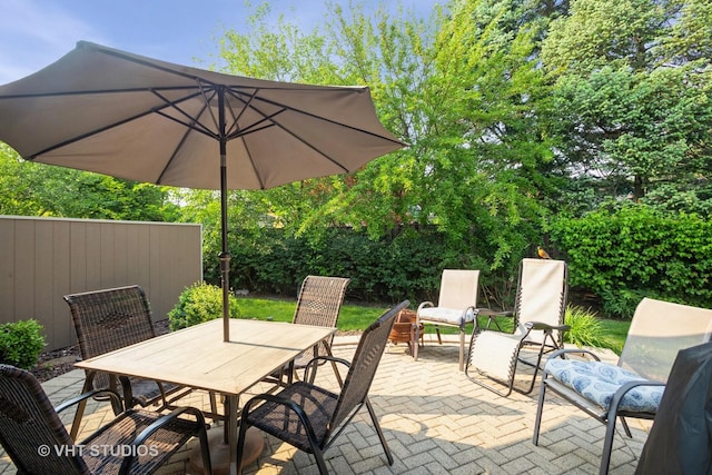 642 Burgundy Ct Unit A, Elk Grove Village, IL 60007 - view of patio / terrace featuring outdoor dining area