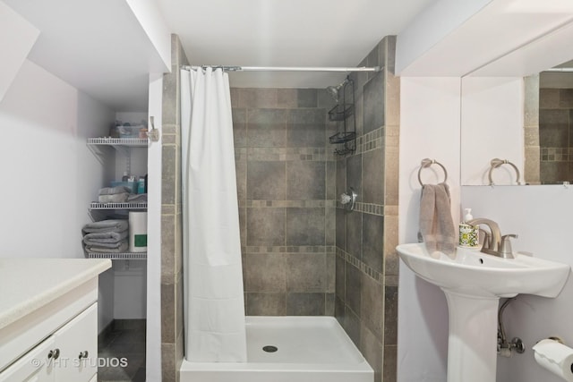 530 S Mitchell Ave, Arlington Heights, IL 60005 - full bath featuring tiled shower