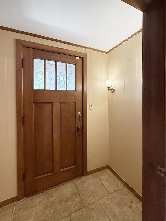111 E Roosevelt St, Freeport, IL 61032 - entryway featuring baseboards