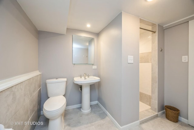 1019 Lyman Ave, Oak Park, IL 60304 - bathroom featuring walk in shower and recessed lighting