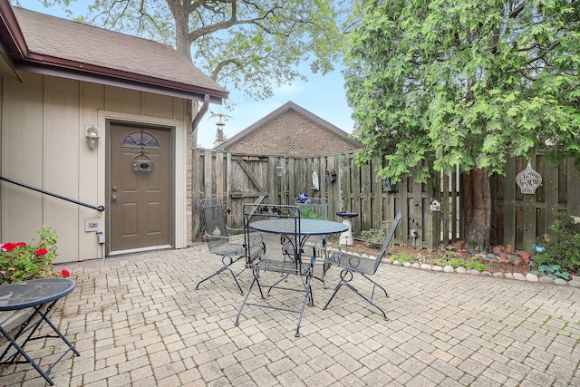 12 Kyle Ct, Willowbrook, IL 60527 - fenced backyard featuring a patio and outdoor dining area