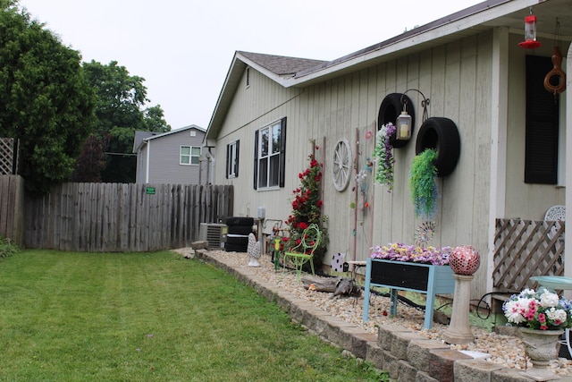 907 N Eddy St, Sandwich, IL 60548 - view of side of home