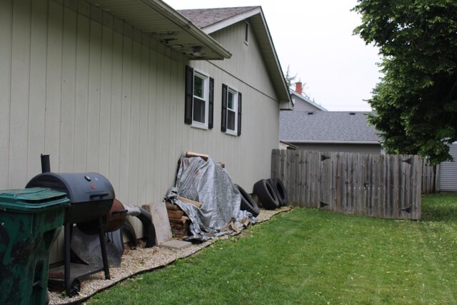 907 N Eddy St, Sandwich, IL 60548 - view of yard