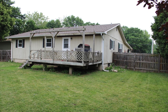 907 N Eddy St, Sandwich, IL 60548 - rear view of house featuring a deck and roof with shingles