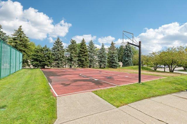422 Kelburn Rd Unit 223, Deerfield, IL 60015 - view of sport court with community basketball court