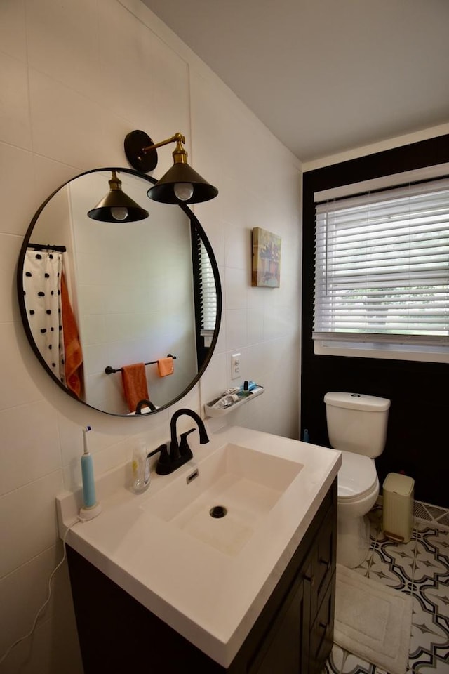 401 W Boundary St, Stanford, IL 61774 - full bathroom featuring vanity, tile walls, and toilet
