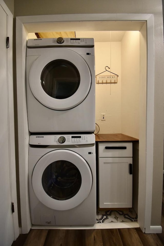 401 W Boundary St, Stanford, IL 61774 - washroom featuring estacked washer and dryer, wood finished floors, and cabinet space