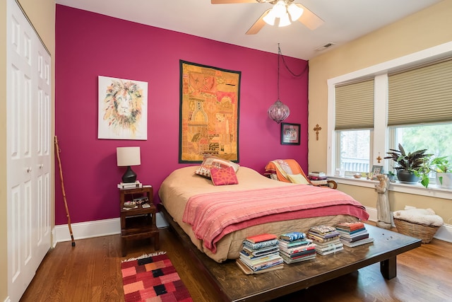 206 S Lombard Ave Unit 206B, Oak Park, IL 60302 - bedroom with wood finished floors, ceiling fan, an accent wall, and a closet