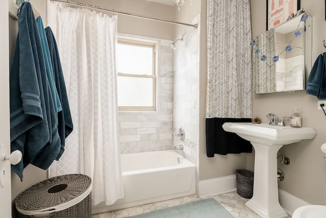 206 S Lombard Ave Unit 206B, Oak Park, IL 60302 - full bath with shower / tub combo and baseboards