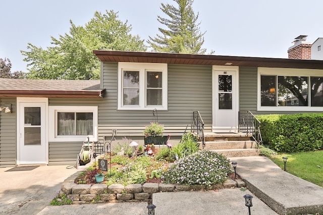 274 Crystal Ave, South Elgin, IL 60177 - split level home featuring roof with shingles