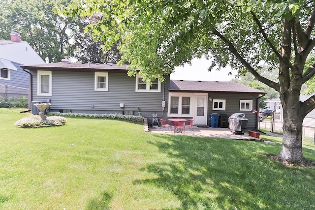 274 Crystal Ave, South Elgin, IL 60177 - back of property with a patio area