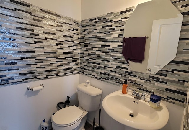 404 Radcliff Ln, South Elgin, IL 60177 - half bathroom with tasteful backsplash and tile walls