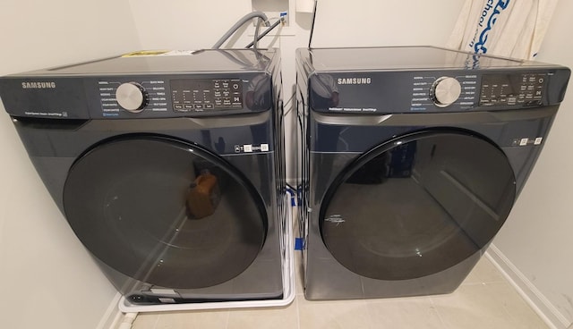404 Radcliff Ln, South Elgin, IL 60177 - laundry area featuring washing machine and clothes dryer and tile patterned flooring