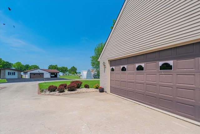 419 Circle Dr, Odell, IL 60460 - garage featuring driveway