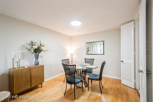 2626 N Lakeview Ave Unit 801, Chicago, IL 60614 - dining space featuring light wood-type flooring and baseboards