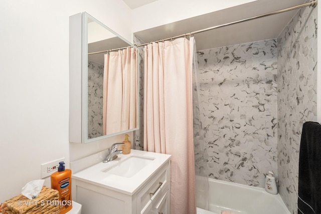 2626 N Lakeview Ave Unit 801, Chicago, IL 60614 - bathroom featuring vanity and shower / tub combo