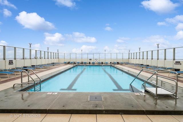 2626 N Lakeview Ave Unit 801, Chicago, IL 60614 - community pool featuring a patio