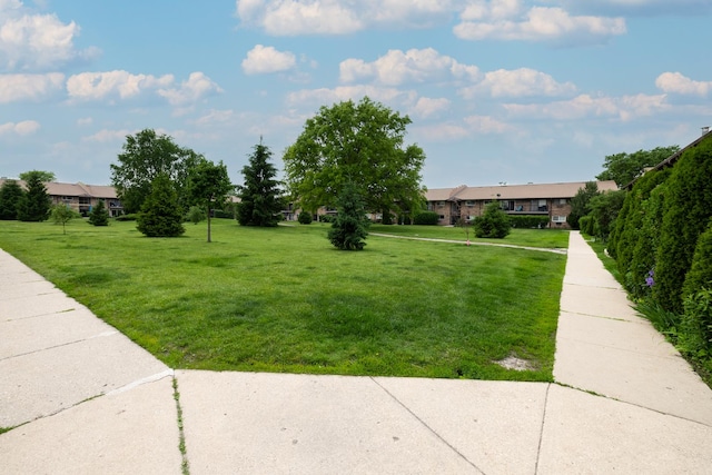 808 E Old Willow Rd Unit 208, Prospect Heights, IL 60070 - surrounding community featuring a lawn