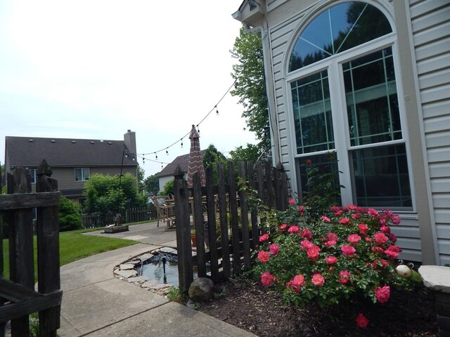 355 Wentworth Ln, Bartlett, IL 60103 - exterior space