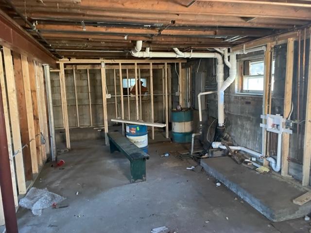 8110 Lockwood Ave, Burbank, IL 60459 - view of below grade area