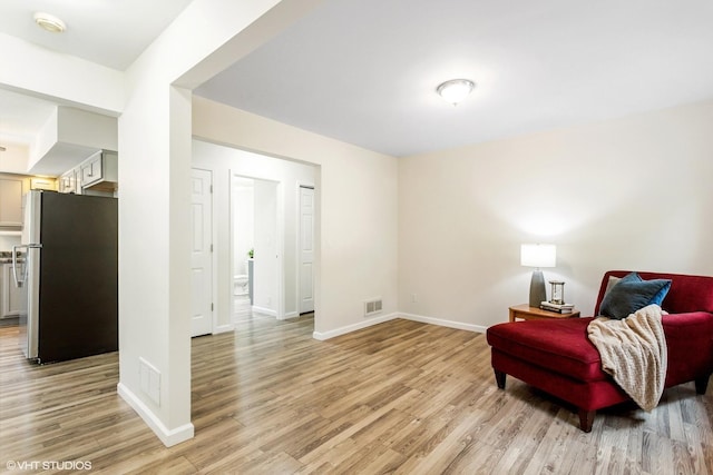 11 Willow Ct, Spring Valley, IL 61362 - living area featuring light wood finished floors and baseboards