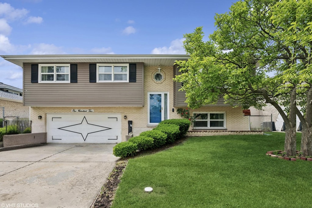 102 S Grant Dr, Addison, IL 60101 - photo 1