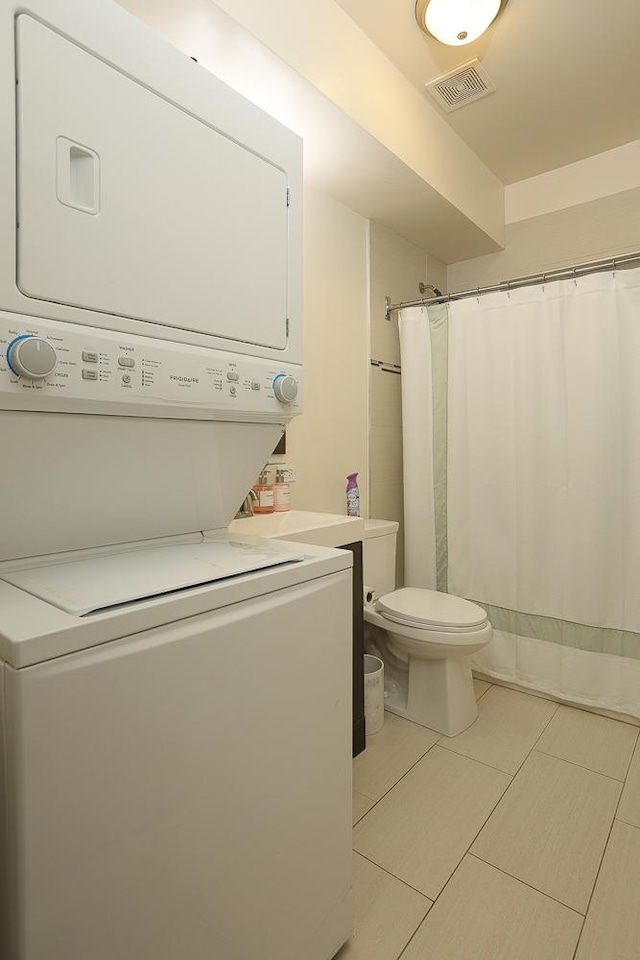 401 N Humphrey Ave, Oak Park, IL 60302 - bathroom with estacked washer and dryer, a shower with curtain, tile patterned flooring, and vanity
