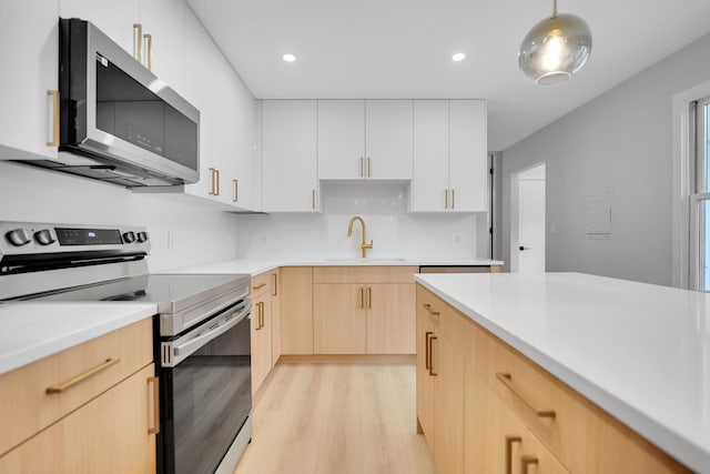 18624 W Pamela Pl, Gurnee, IL 60031 - kitchen with appliances with stainless steel finishes, light brown cabinets, light wood finished floors, light countertops, and recessed lighting