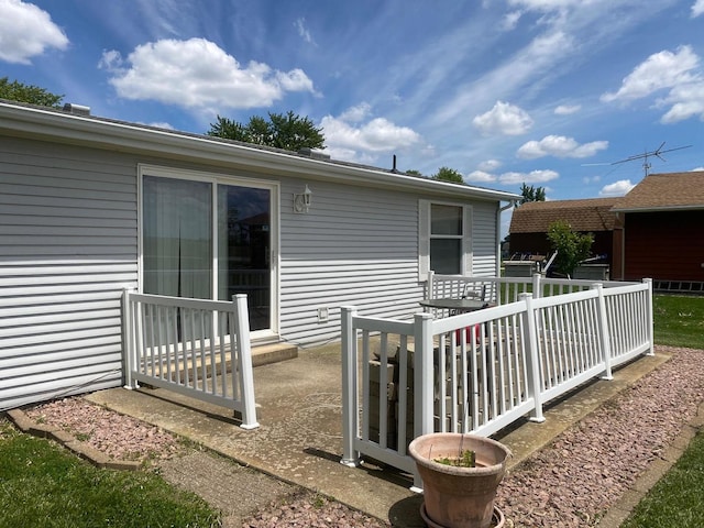 101 Crescent Dr, Watseka, IL 60970 - view of back of property