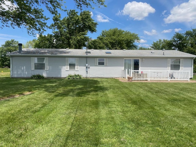 101 Crescent Dr, Watseka, IL 60970 - back of house featuring a yard