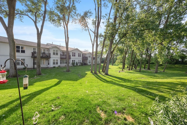 1022 Chaucer Ct Unit B, Elgin, IL 60120 - view of green lawn
