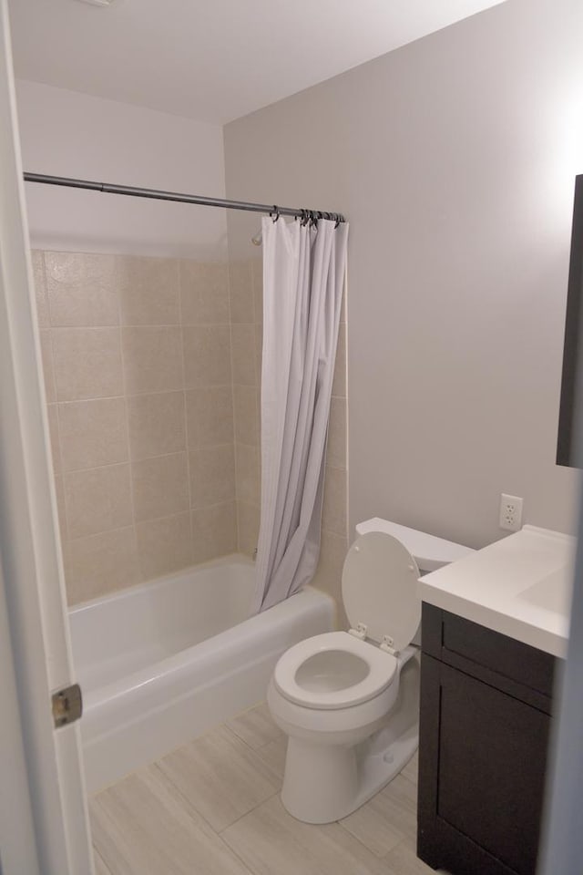521 Coventry Ln Unit 16, Crystal Lake, IL 60014 - full bath with shower / bath combination with curtain, toilet, and vanity