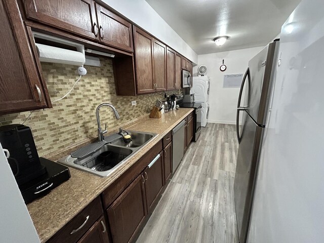 822 E Old Willow Rd E Unit 201, Prospect Heights, IL 60070 - kitchen featuring stainless steel appliances, a sink, light wood-type flooring, and decorative backsplash