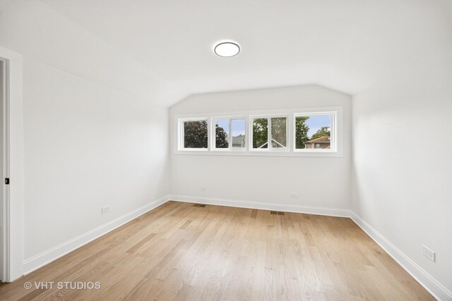 920 Hayes Ave, Oak Park, IL 60302 - bonus room with vaulted ceiling and light wood-style flooring