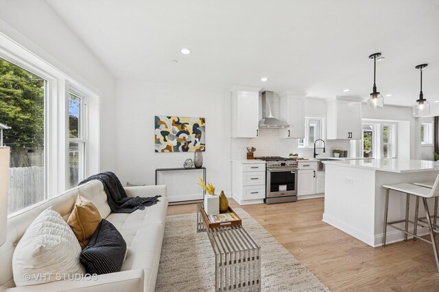 920 Hayes Ave, Oak Park, IL 60302 - living area with light wood-style flooring and recessed lighting