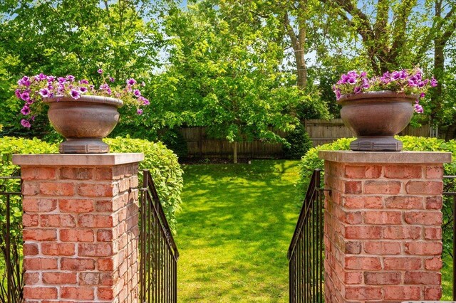 320 Vista Dr, Wilmette, IL 60091 - view of yard