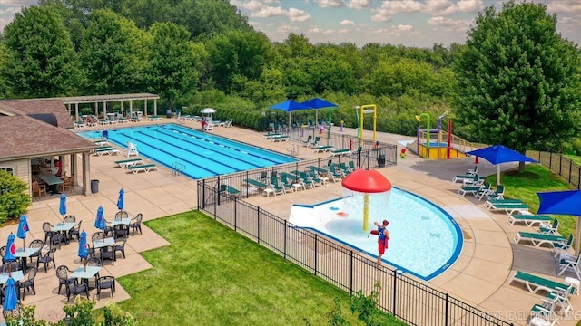 0S587 Grengs Ln, Geneva, IL 60134 - view of swimming pool