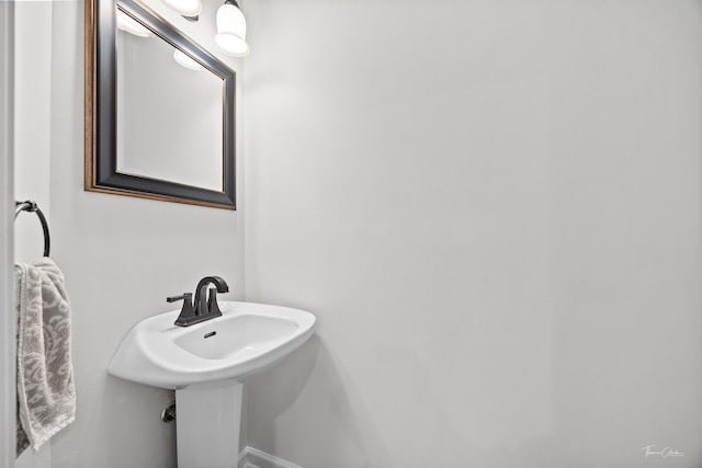 7015 Clearwater Dr Unit 7015, Plainfield, IL 60586 - bathroom featuring baseboards