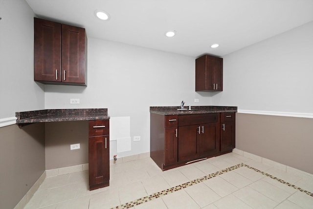 4014 W 77th Pl, Chicago, IL 60652 - laundry room featuring light tile patterned flooring, a sink, baseboards, and recessed lighting
