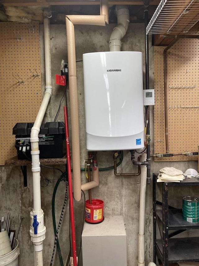 2500 Cherie Ln, Ottawa, IL 61350 - utilities featuring tankless water heater