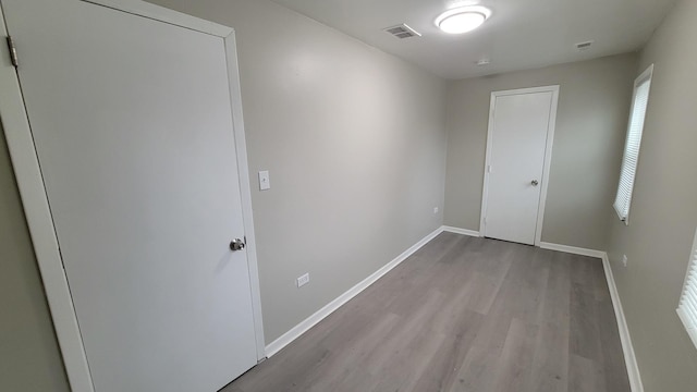 920 S Mcalister Ave, Waukegan, IL 60085 - empty room with wood finished floors and baseboards
