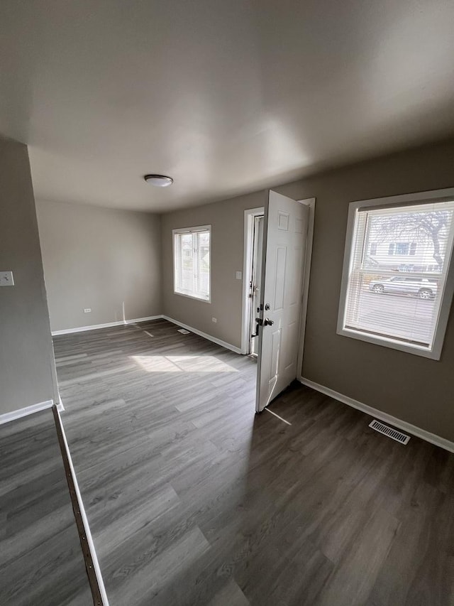920 S Mcalister Ave, Waukegan, IL 60085 - foyer featuring dark wood finished floors