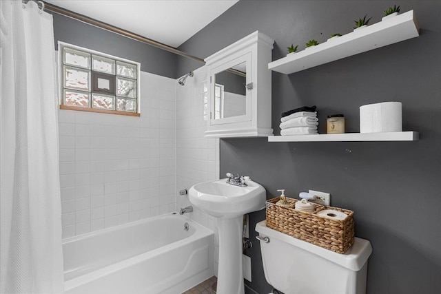 3828 N Wilton Ave, Chicago, IL 60613 - bathroom with shower / bath combination with curtain, toilet, and a sink