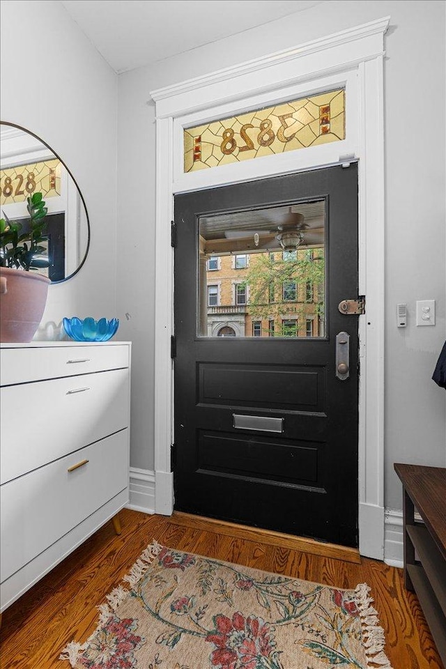 3828 N Wilton Ave, Chicago, IL 60613 - entryway featuring wood finished floors
